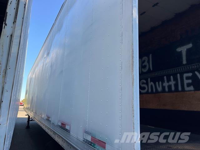  Pines Reboques de caixa fechada