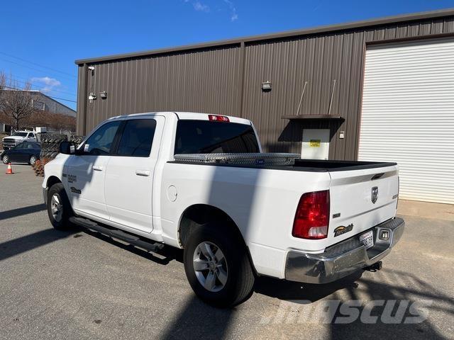 RAM 1500 Pick up de caixa aberta