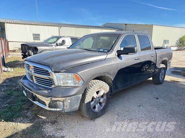 RAM 1500 Pick up de caixa aberta