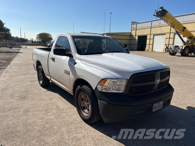 RAM 1500 Pick up de caixa aberta