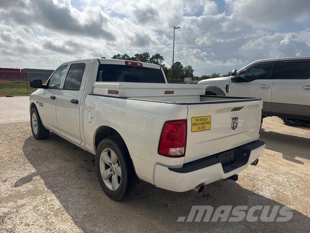 RAM 1500 Pick up de caixa aberta