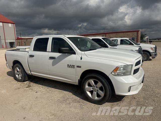 RAM 1500 Pick up de caixa aberta