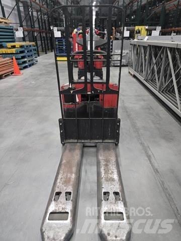 Raymond 8410 Movimentadores manuais de palettes