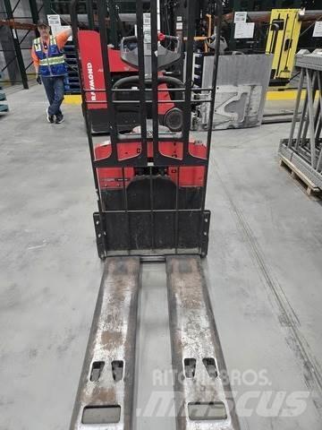 Raymond 8410 Movimentadores manuais de palettes