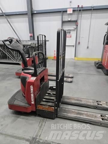 Raymond 8410 Movimentadores manuais de palettes