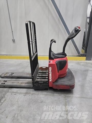 Raymond 8410 Movimentadores manuais de palettes