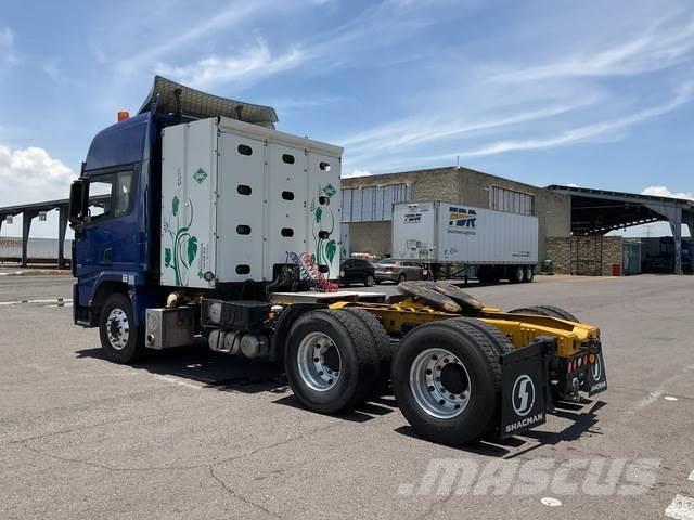 Shacman X3000 Cabines e interior