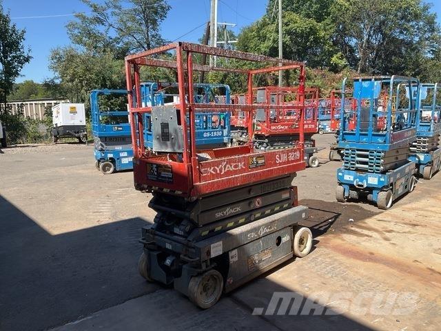 SkyJack 3219 Elevadores de tesoura
