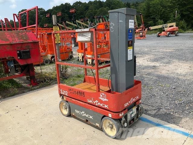 SkyJack SJ12 Plataformas de Mastro Vertical