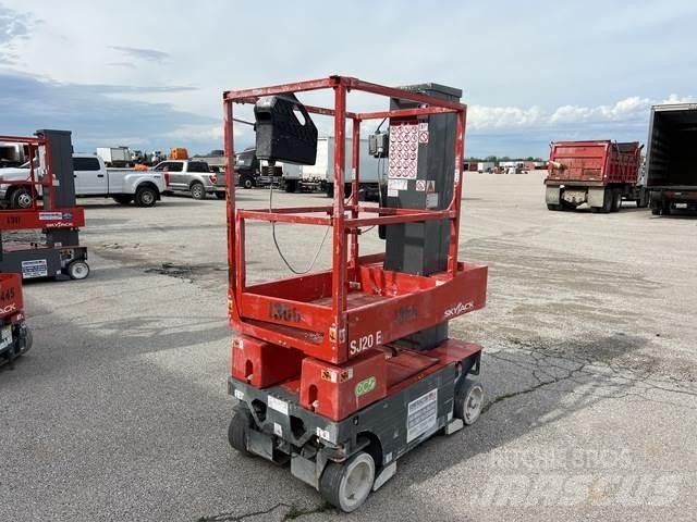 SkyJack SJ20E Plataformas de Mastro Vertical