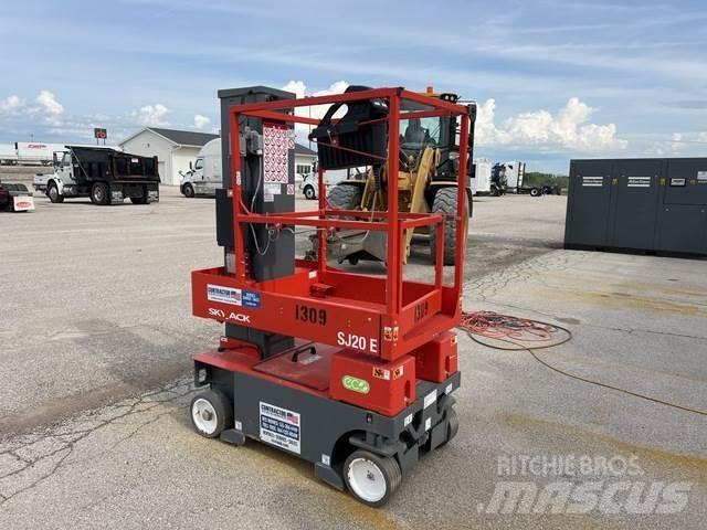 SkyJack SJ20E Plataformas de Mastro Vertical