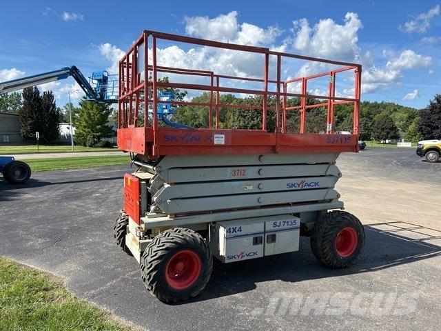SkyJack SJ7135 Elevadores de tesoura