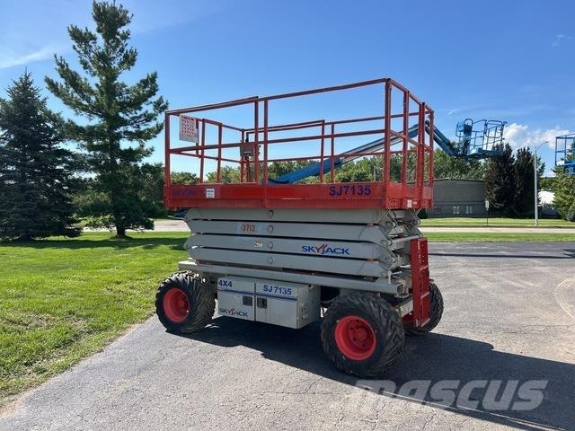 SkyJack SJ7135 Elevadores de tesoura