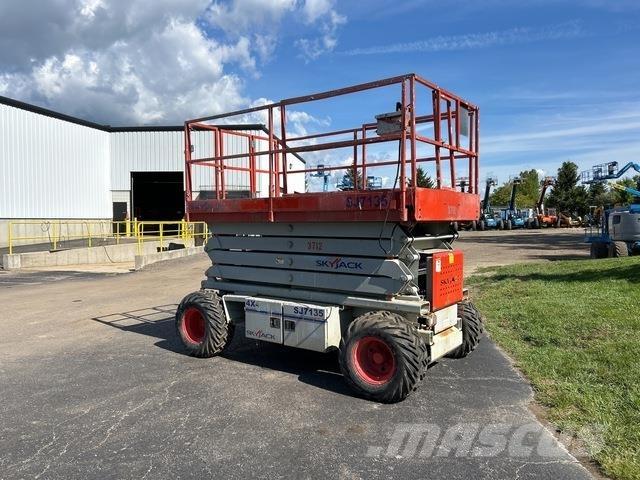 SkyJack SJ7135 Elevadores de tesoura