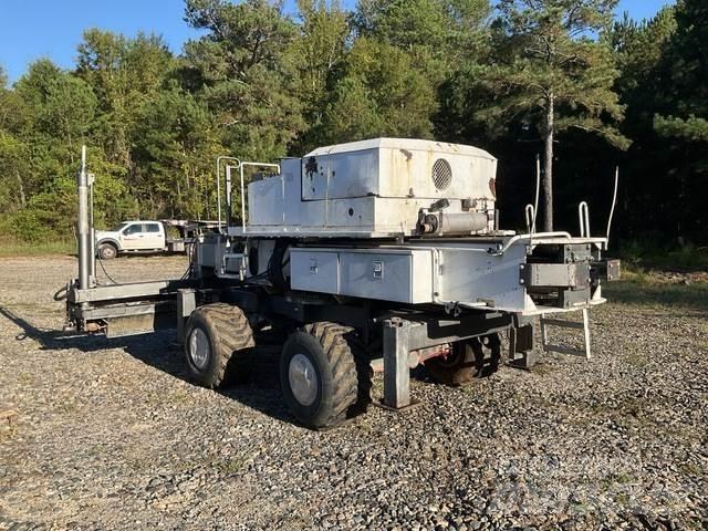 Somero S-240 Concrete distribution booms