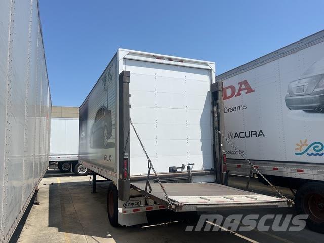 Strick  Reboques de caixa fechada