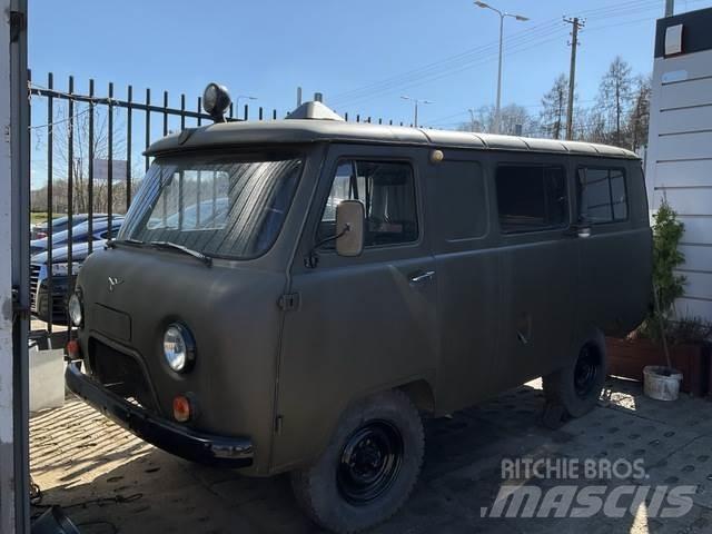  UAZ 452A3 Carrinhas de caixa fechada