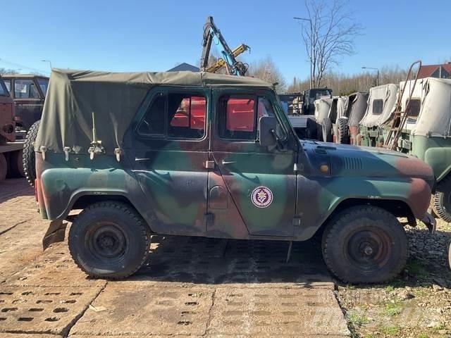  UAZ 469B Automóvel