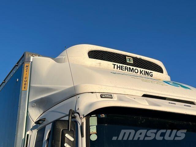UD CG 32 460 Caminhões caixa temperatura controlada