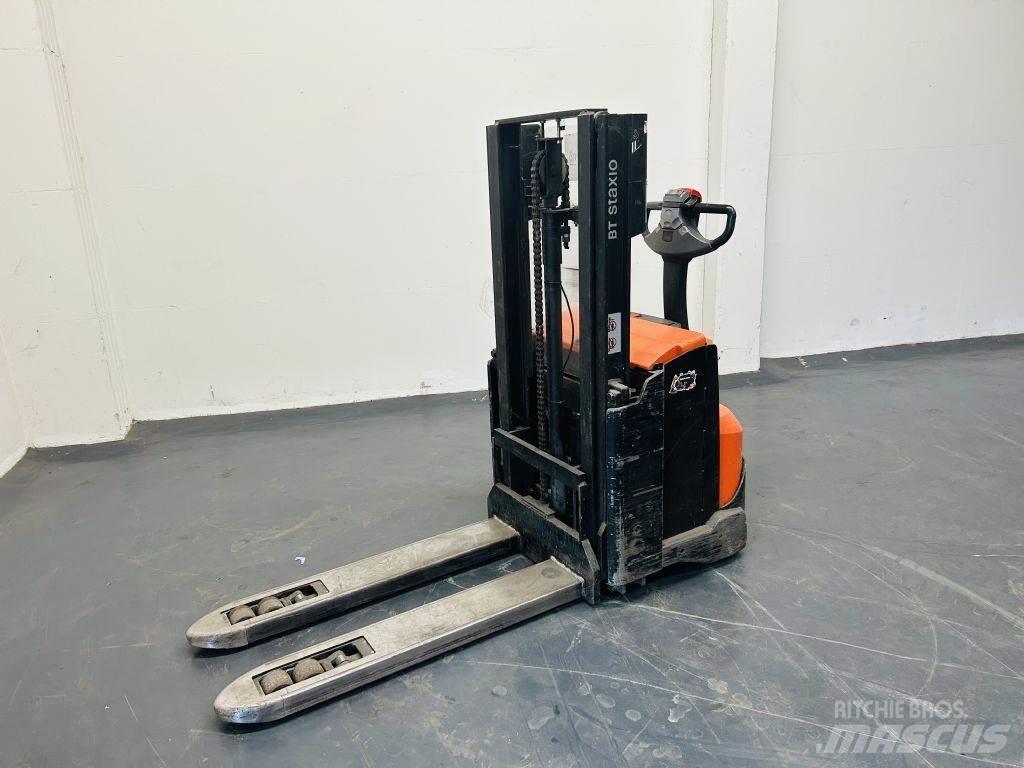 BT SWE200D Empilhador para operador externo