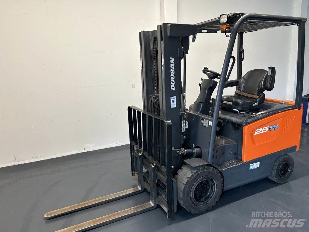 Doosan B25S-7 Empilhadores eléctricos