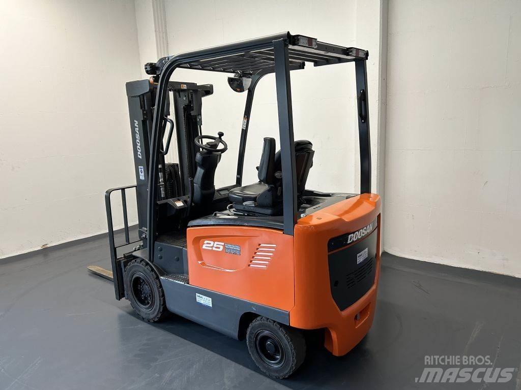 Doosan B25S-7 Empilhadores eléctricos