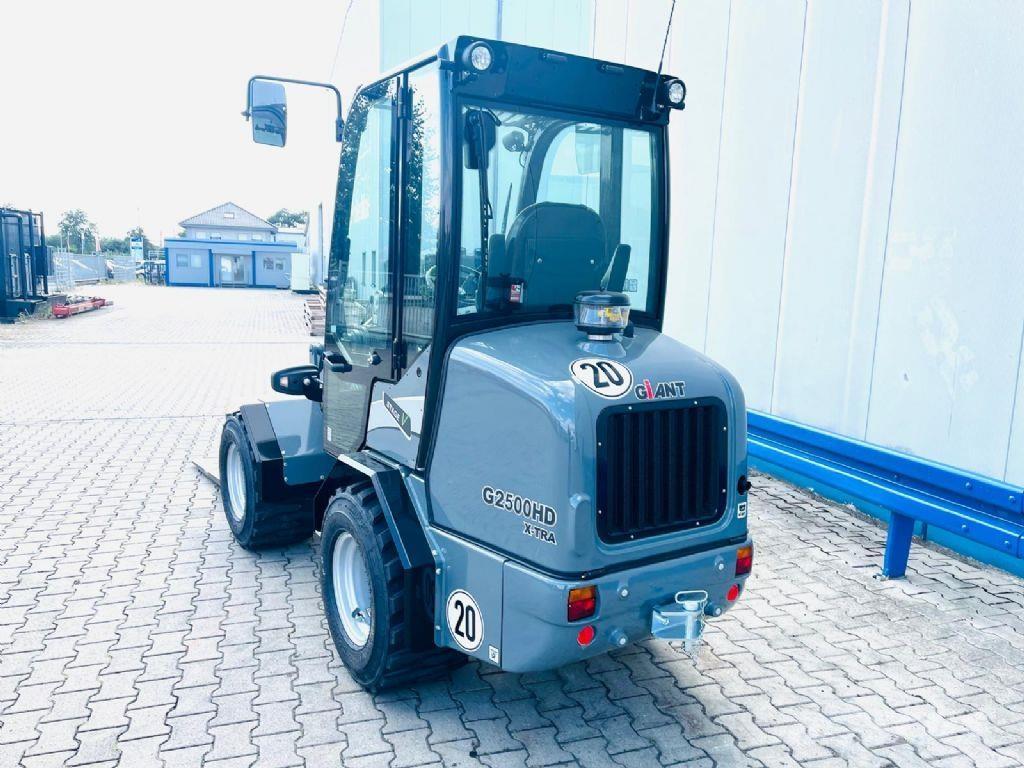 GiANT G2500 X-TRA HD Carregadeiras de rodas