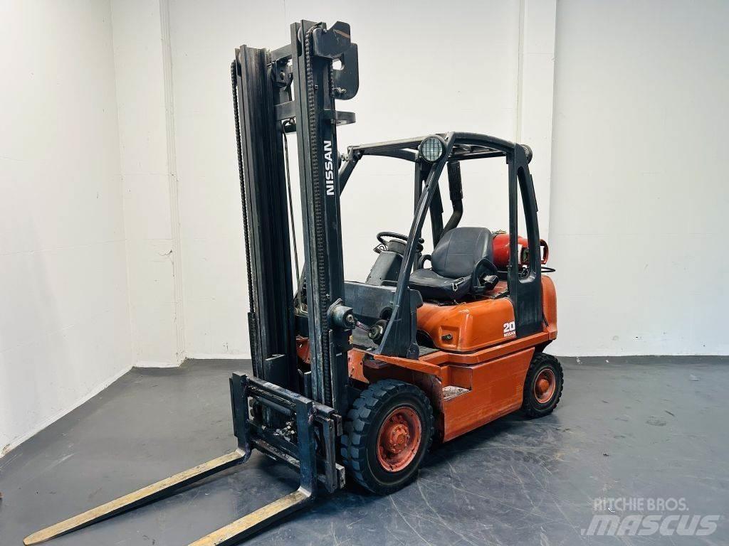 Nissan UD02A20PQ Empilhadores a gás