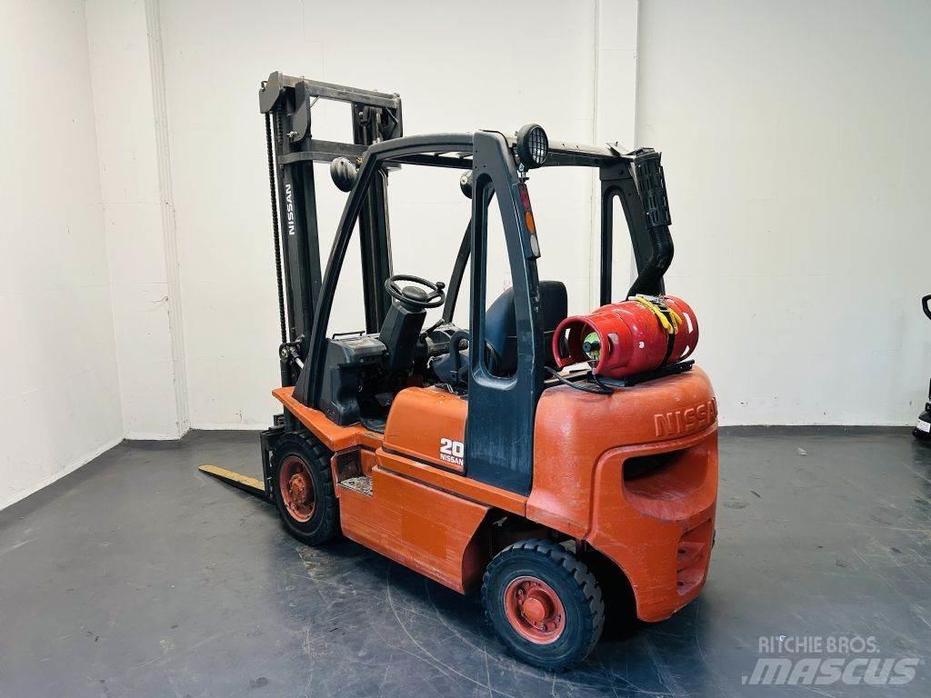 Nissan UD02A20PQ Empilhadores a gás