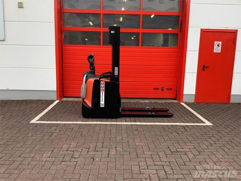 Toyota SPE120 Empilhador para operador externo