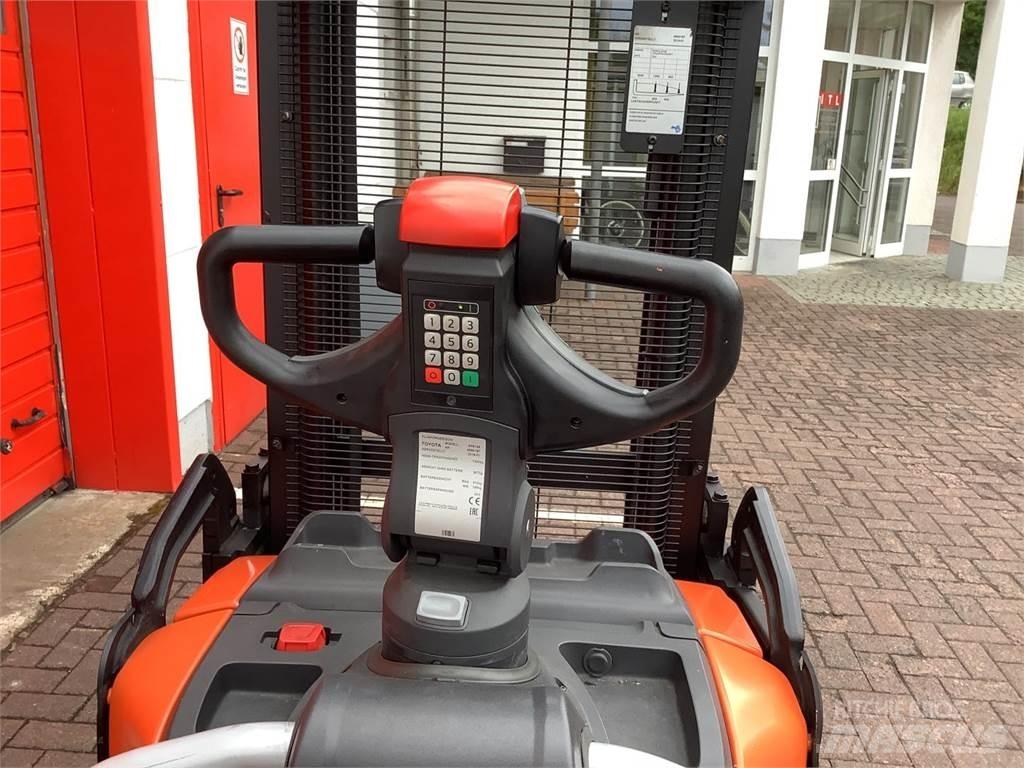 Toyota SPE120 Empilhador para operador externo