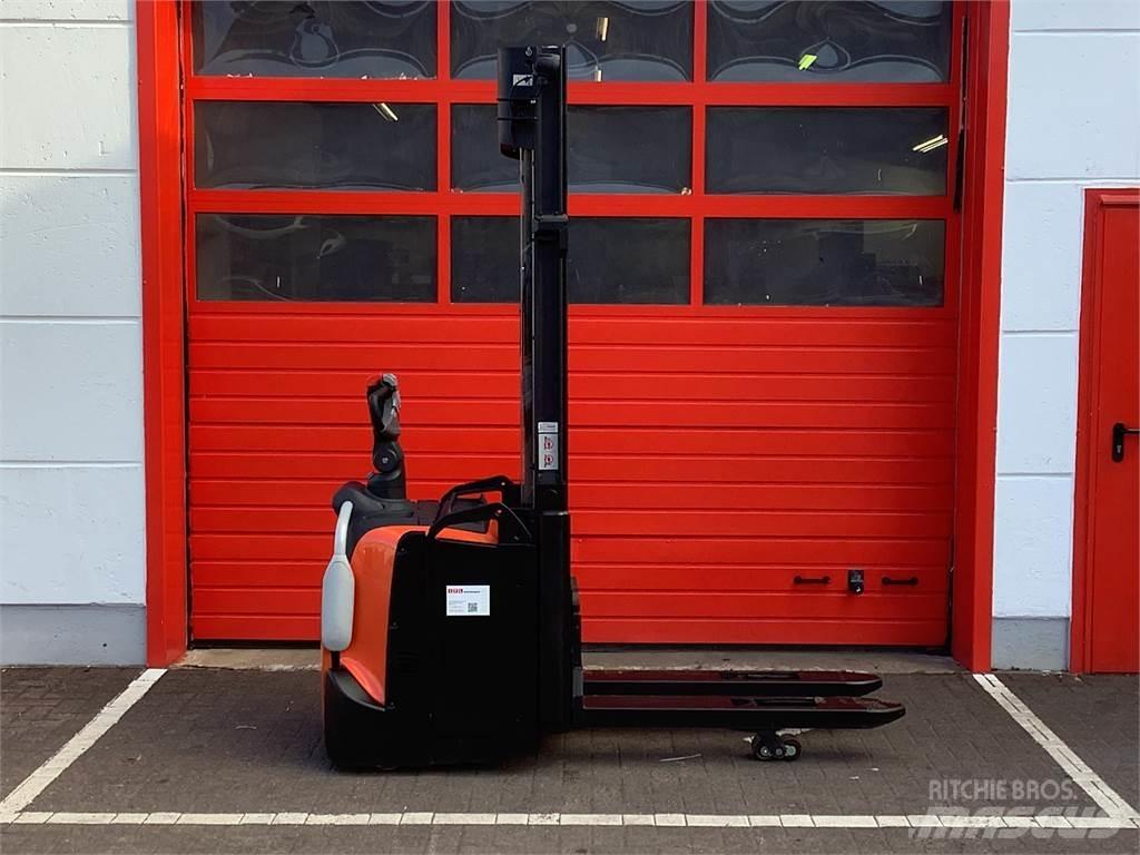 Toyota SPE120L Empilhador para operador externo