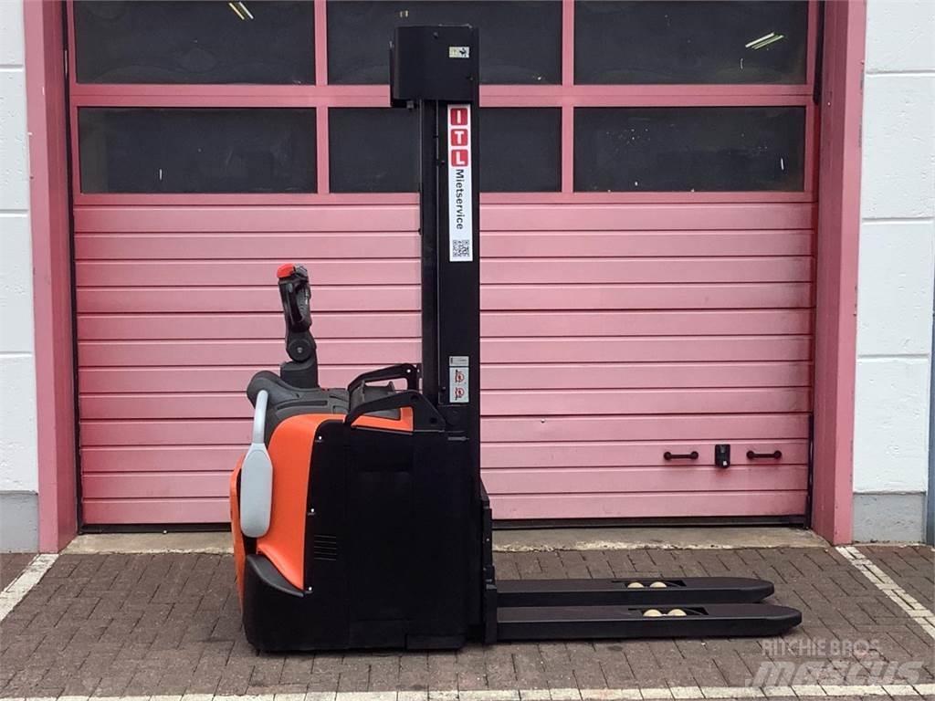 Toyota SPE140 Empilhador para operador externo