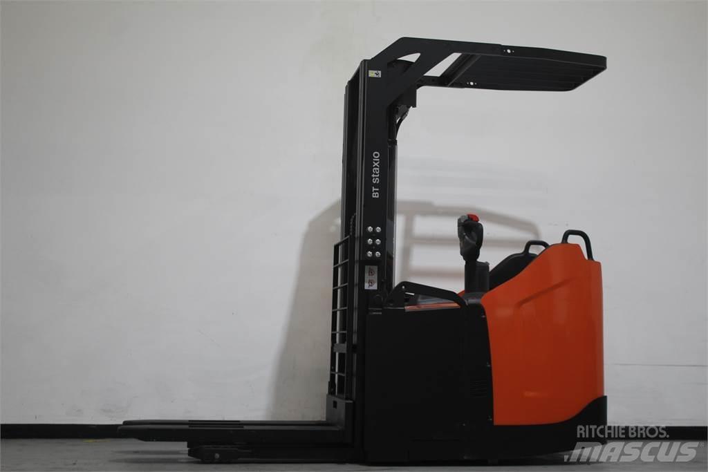 Toyota SPE140 Empilhador para operador externo