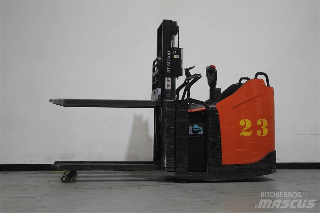 Toyota SPE200D Empilhador para operador externo