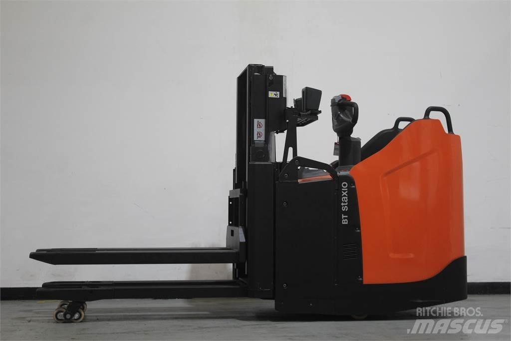 Toyota SPE200D Empilhador para operador externo