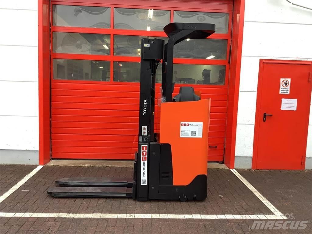 Toyota SSI160LN Empilhador para operador externo