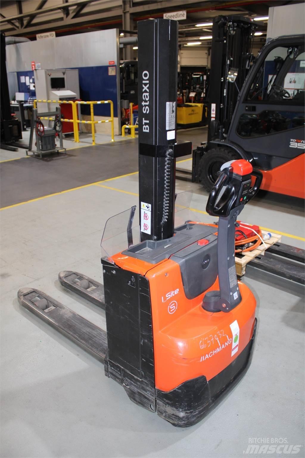 Toyota SWE080L Empilhador para operador externo