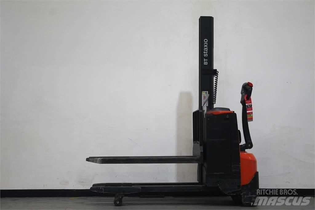 Toyota SWE080L Empilhador para operador externo