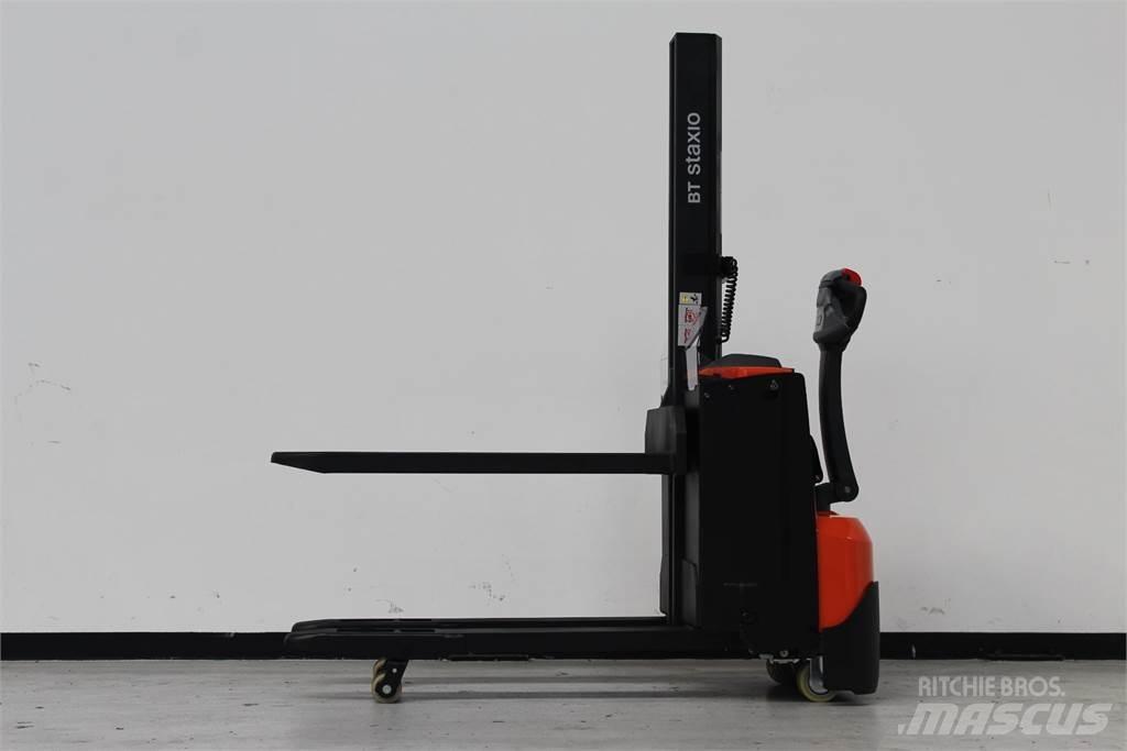 Toyota SWE080L Empilhador para operador externo