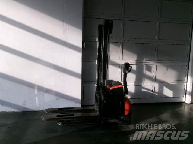 Toyota SWE120 Empilhador para operador externo