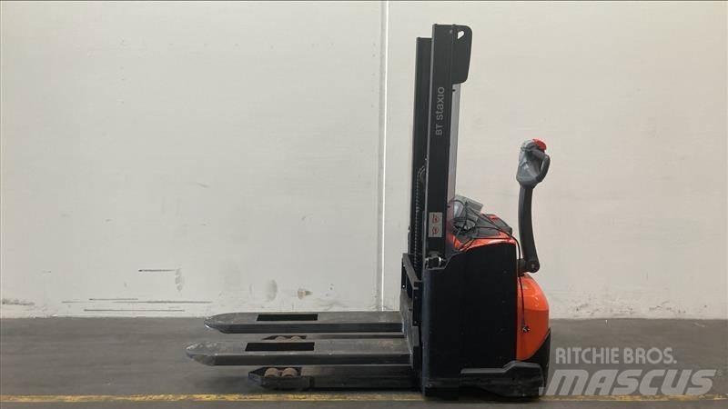 Toyota SWE120 Empilhador para operador externo