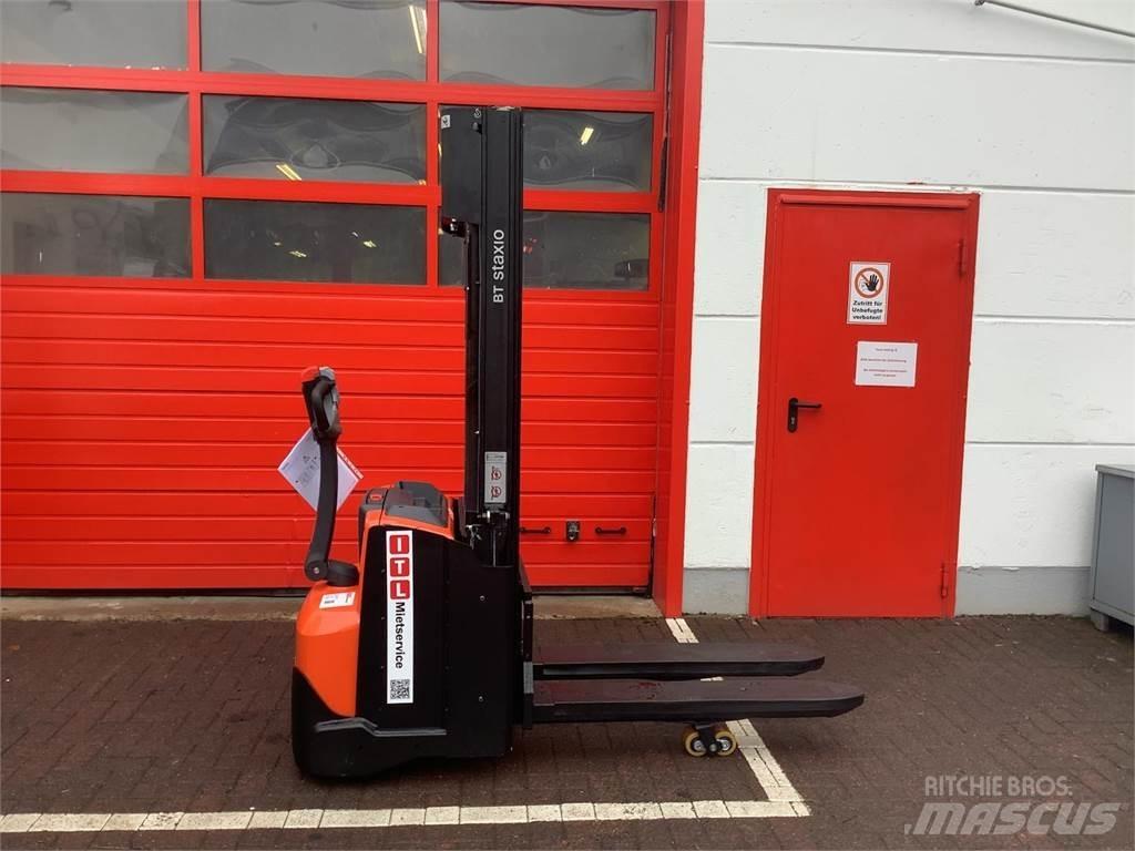 Toyota SWE120L Empilhador para operador externo
