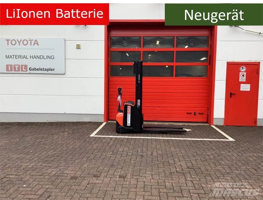 Toyota SWE120L Empilhador para operador externo