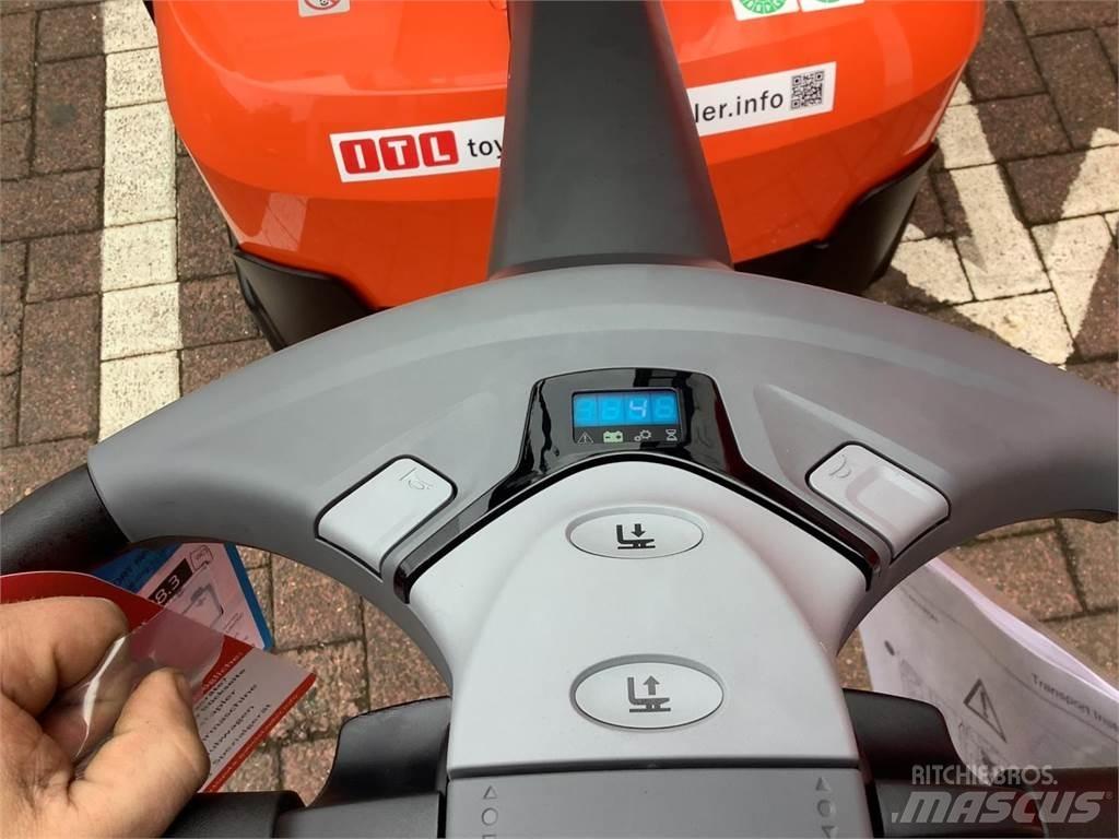 Toyota SWE120L Empilhador para operador externo