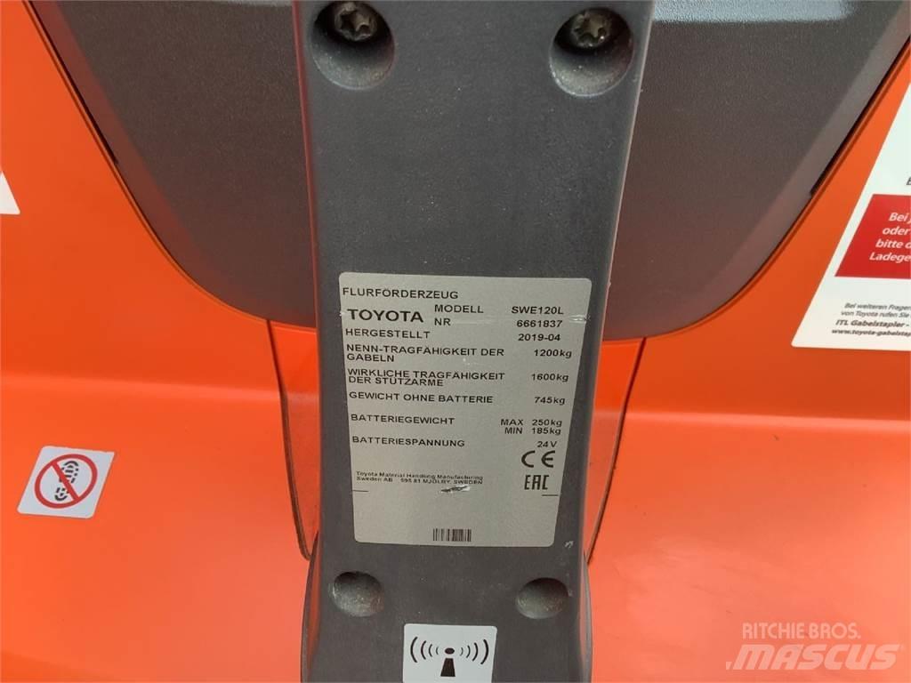 Toyota SWE120L Empilhador para operador externo