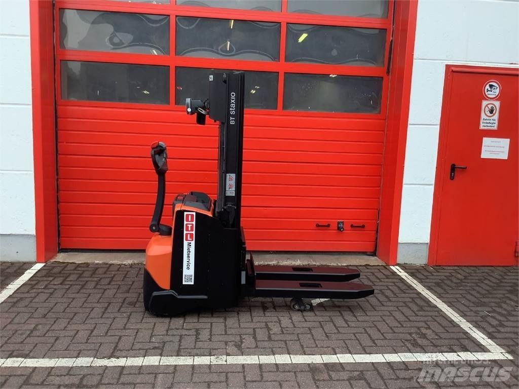 Toyota SWE120L Empilhador para operador externo