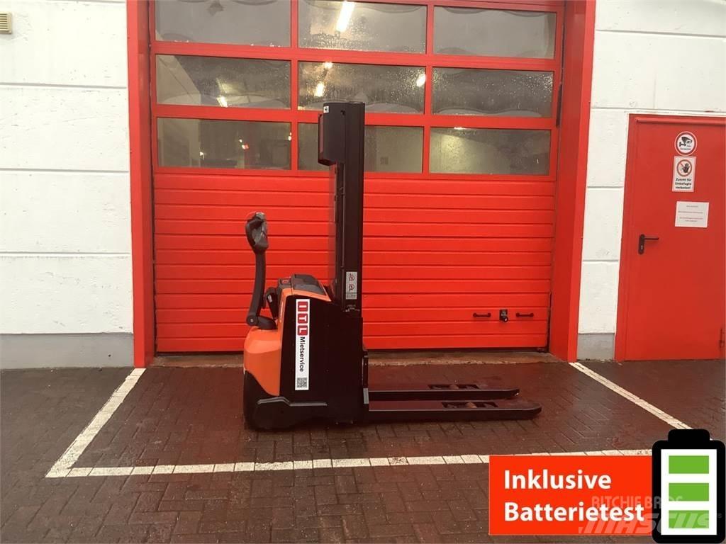 Toyota SWE120L Empilhador para operador externo