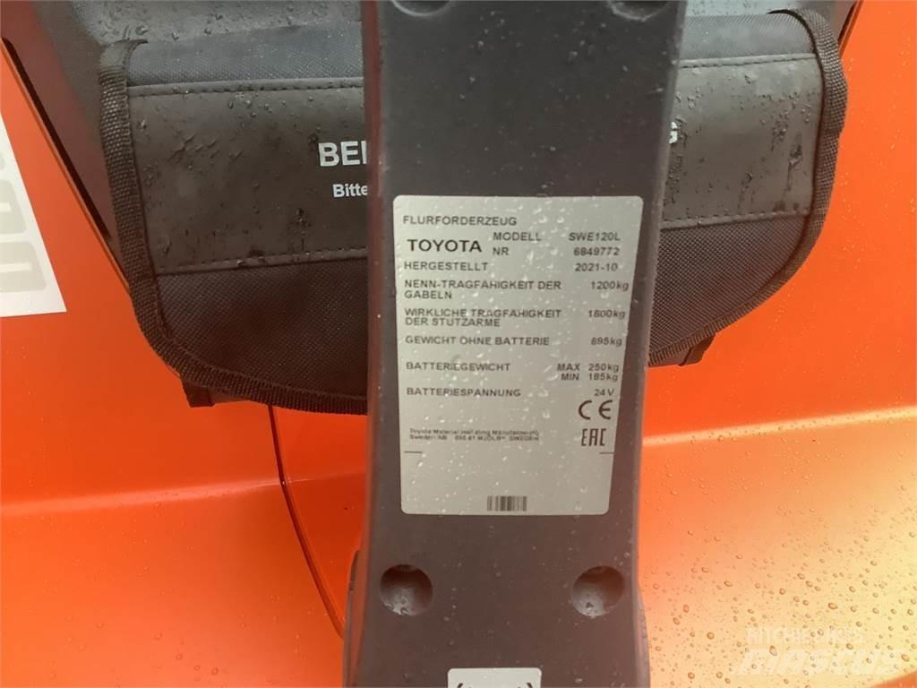 Toyota SWE120L Empilhador para operador externo