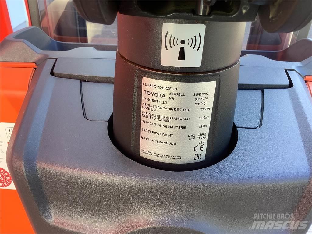 Toyota SWE120L Empilhador para operador externo